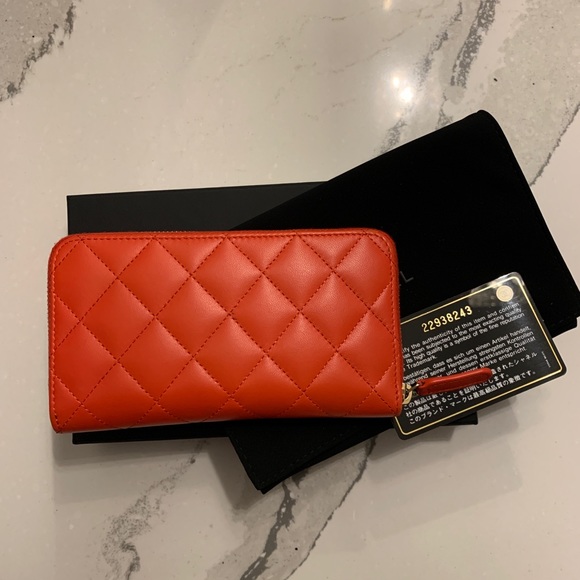 Chanel Zip Red Lambskin Wallet - Picture 2 of 8